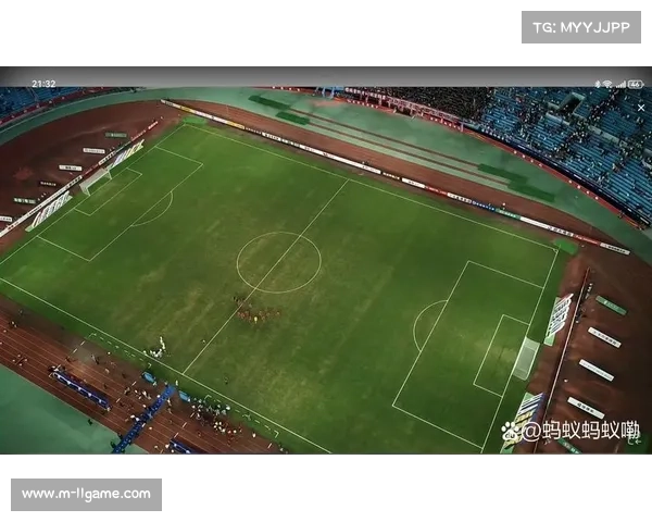 终场哨响,那不勒斯球员瘫坐草地错失追分良机 终场哨响,那不勒斯球员瘫坐草地错失追分良机